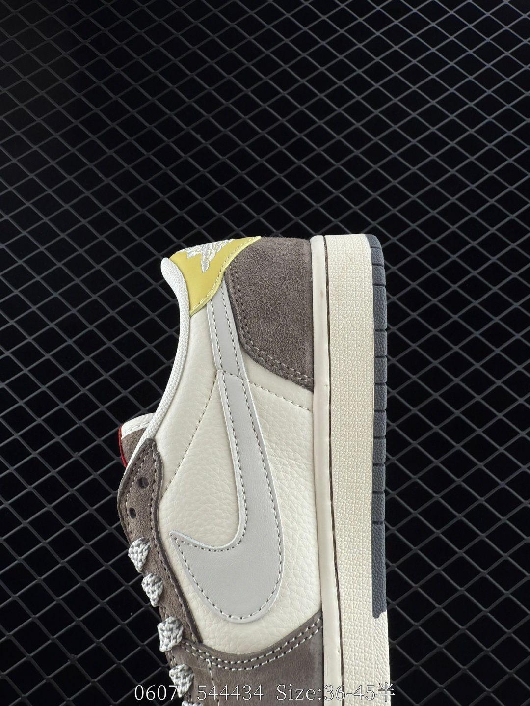 Travis Scott x Air Jordan 1 ” Reverse Mocha “